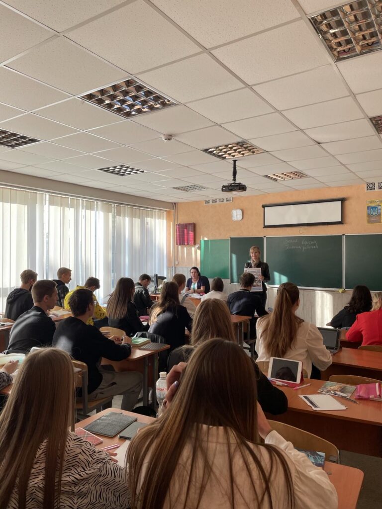 8 вересня 2021 р. Доц. кафедри ФММ Бондарєва І.В. відвідала ЗОШ № 162 (11-А та 11-Б класи) 8 вересня 2021 р. Доц. кафедри ФММ Бондарєва І.В. відвідала ЗОШ № 162 (11-А та 11-Б класи)