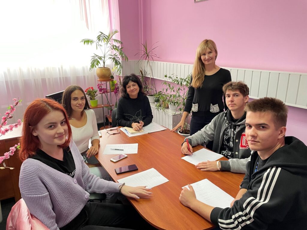 23 вересня 2021 р.  Доцент кафедри ФММ Бондарєва І.В. та практичний психолог Пляка Л.В. провели тренінг на тему: «Пізнай себе» для здобувачів вищої освіти 1 курсу спеціальності "Маркетинг".