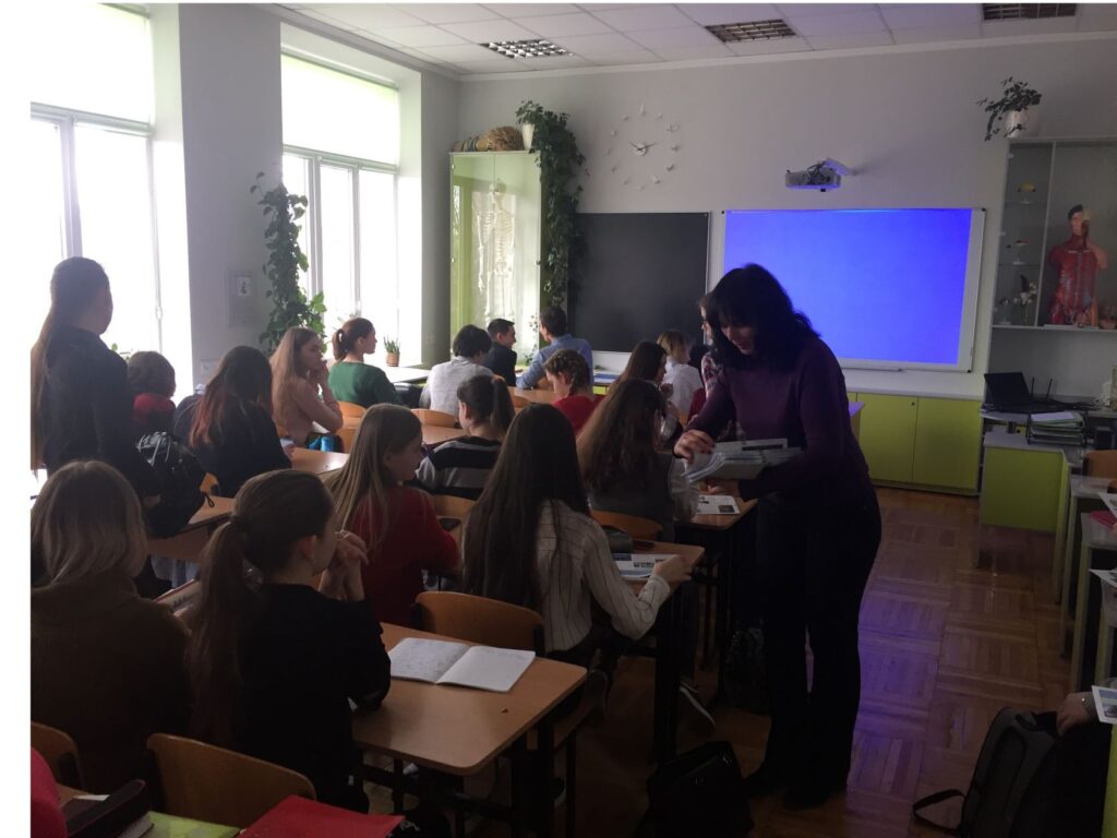 13 жовтня 2021 р. Доц. кафедри ФММ Герасимова О.О. відвідала Харківську гімназію № 116 та провела профорієнтаційну роботу 13 жовтня 2021 р. Доц. кафедри ФММ Герасимова О.О. відвідала Харківську гімназію № 116 та провела профорієнтаційну роботу