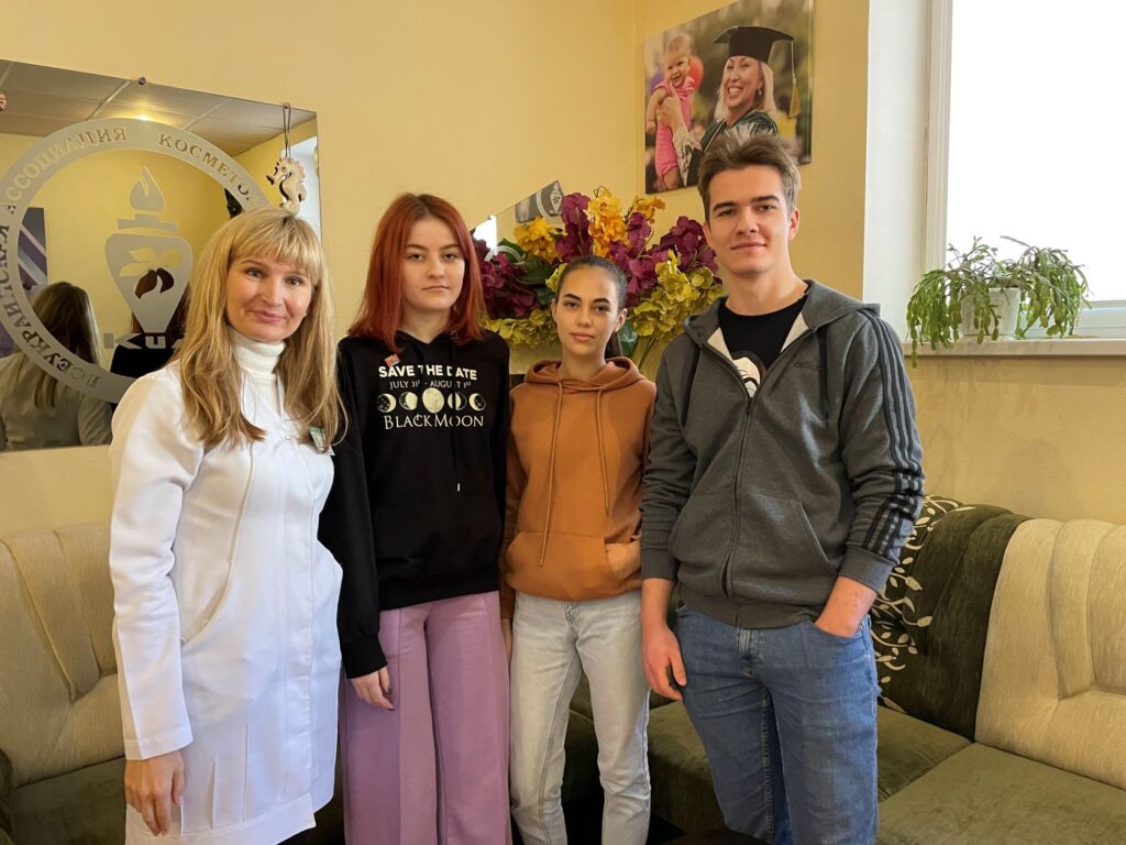 11 листопада 2021 р. Доц. Бондарєва І.В. провела ознайомчу екскурсію кафедрою косметології та ароматології. Надано інформацію про безкоштовні гуртки в НФаУ 11 листопада 2021 р. Доц. Бондарєва І.В. провела ознайомчу екскурсію кафедрою косметології та ароматології. Надано інформацію про безкоштовні гуртки в НФаУ