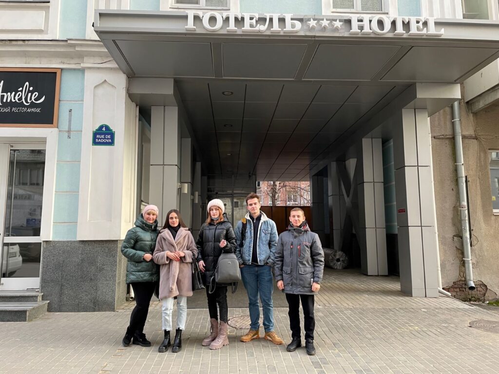 23 листопада 2021 р. доцент кафедри ФММ Бондарєва І.В. та здобувачі вищої освіти 1 та 2 курсу спеціальності «Маркетинг» в рамках Національного тижня молоді “Job Shadowing Week”відвідали 3* готель Reikartz у м.Харкові