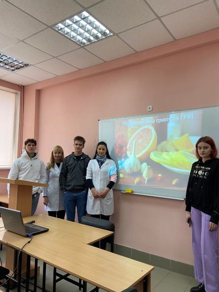 4 листопада 2021 року Доцент кафедри ФММ Бондарєва І. В. та асистент Чегринець А. А. провели лекцію "Профілактика грипу та ГРВІ "здобувачам вищої освіти 1 курсу групи Мб21(3,10д) спеціальності "Маркетинг"