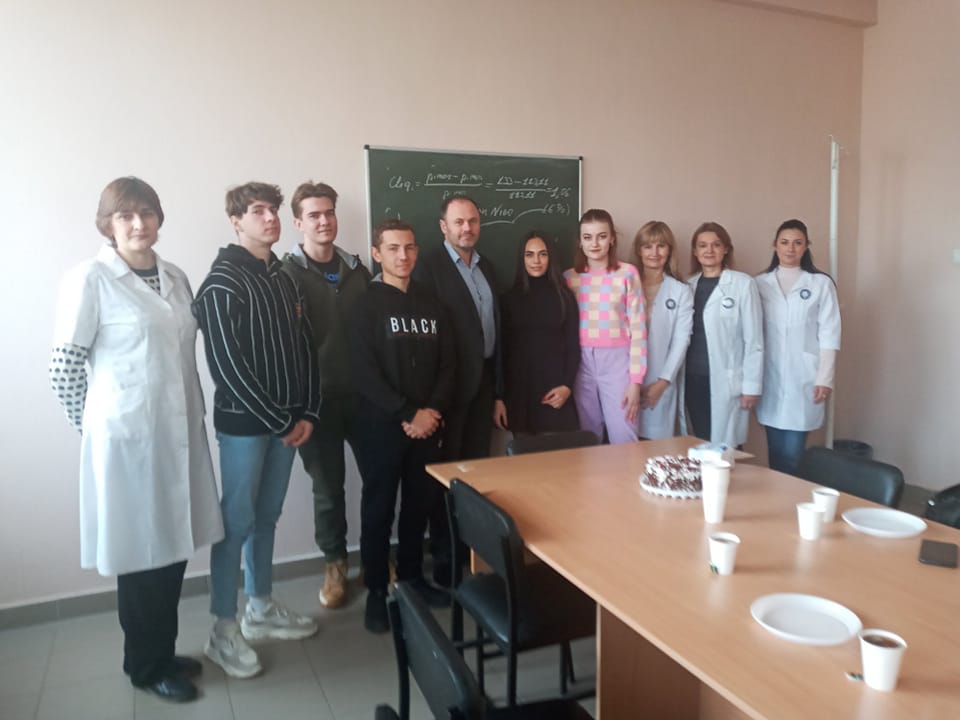 3 грудня 2021 р.  Колектив кафедри фармацевтичного менеджменту та маркетингу привітав здобувачів вищої освіти спеціальності "Маркетинг" з Днем Маркетолога