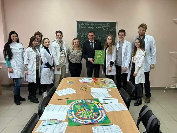 17 лютого 2022 року на кафедрі ФММ Олексій Жадан провів гру-тренінг «Життєвий Капітал» для здобувачів 4 курсу фармацевтичного факультету