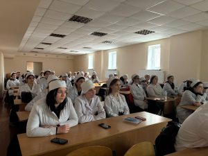 30 січня 2025 року доцент кафедри менеджменту, маркетингу та забезпечення якості у фармації Світлана Жадько прочитала гостьову лекцію «Традиційні і новітні форми маркетингових комунікацій на фармацевтичному ринку» у Житомирському базовому фаховому фармацевтичному коледжі. Лекція відбулась у рамках роботи гуртка фармацевтичних дисциплін